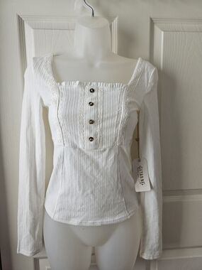 SHYANNE- Long-Sleeve Square Neck Ribbed Top